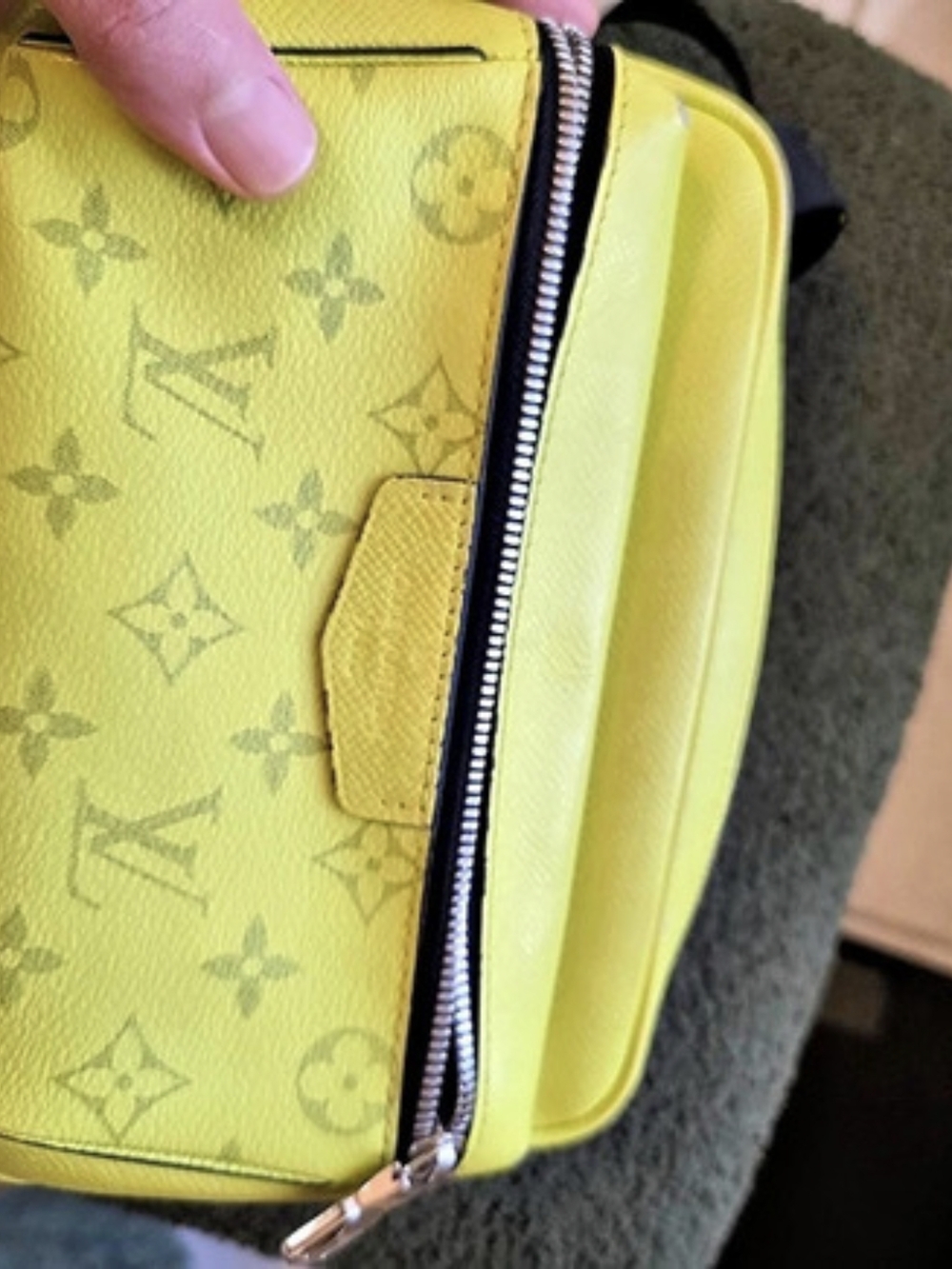Louis Vuitton Discovery Bumbag PM Green